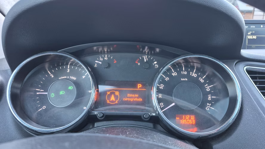 PEUGEOT 5008 2015