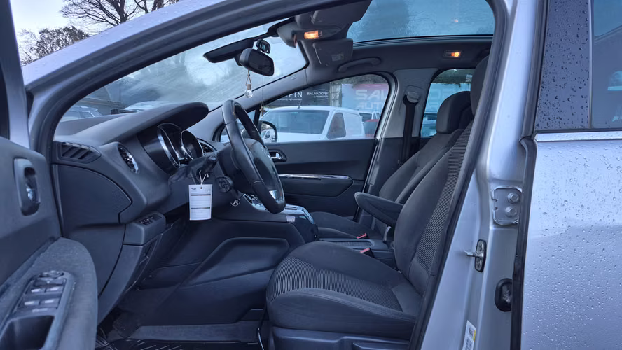 PEUGEOT 5008 2015