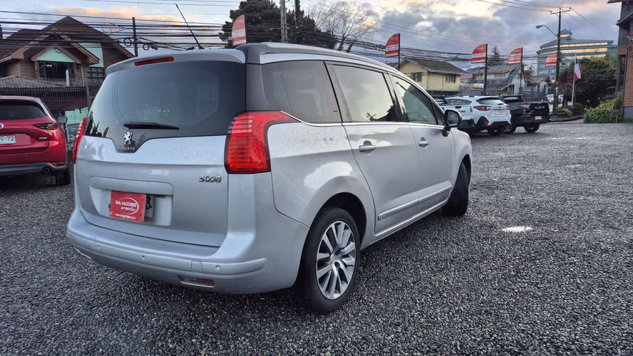 PEUGEOT 5008 2015