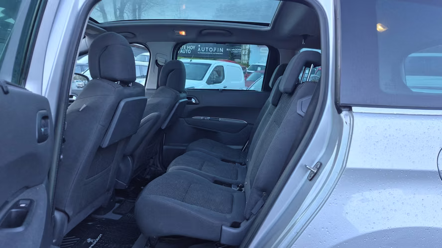 PEUGEOT 5008 2015