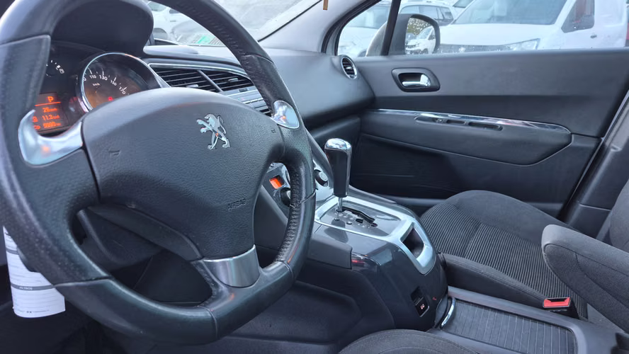 PEUGEOT 5008 2015