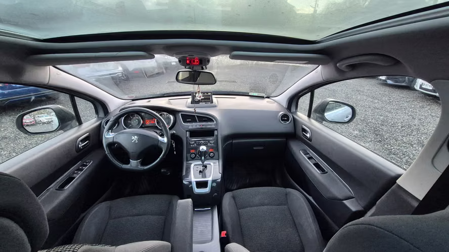 PEUGEOT 5008 2015