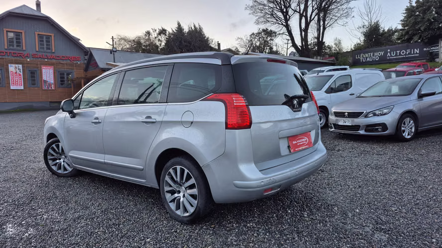 PEUGEOT 5008 2015