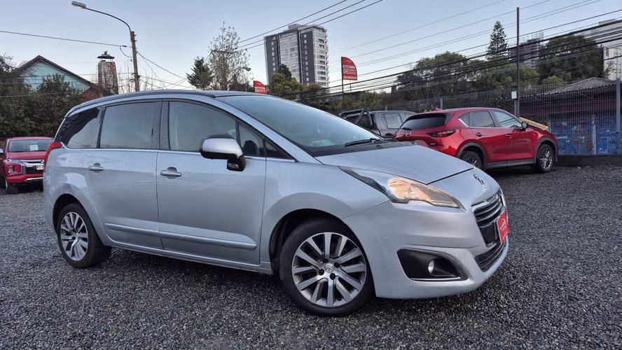 PEUGEOT 5008 2015