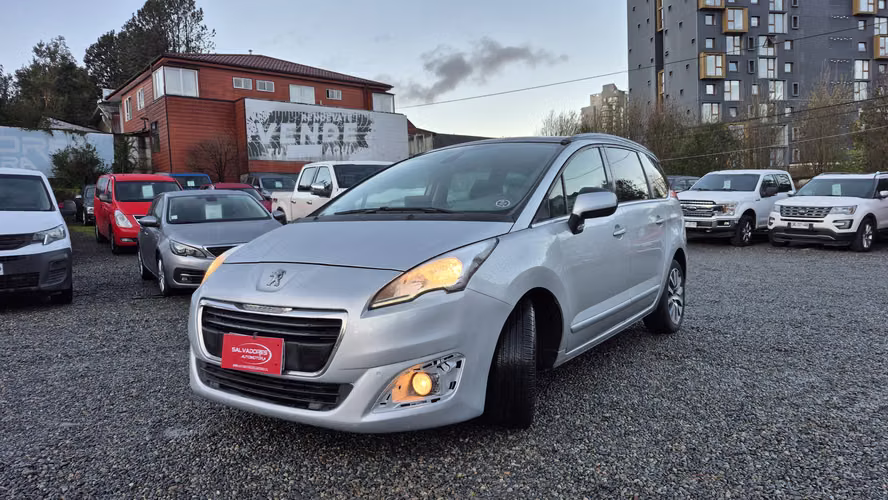 PEUGEOT 5008 2015
