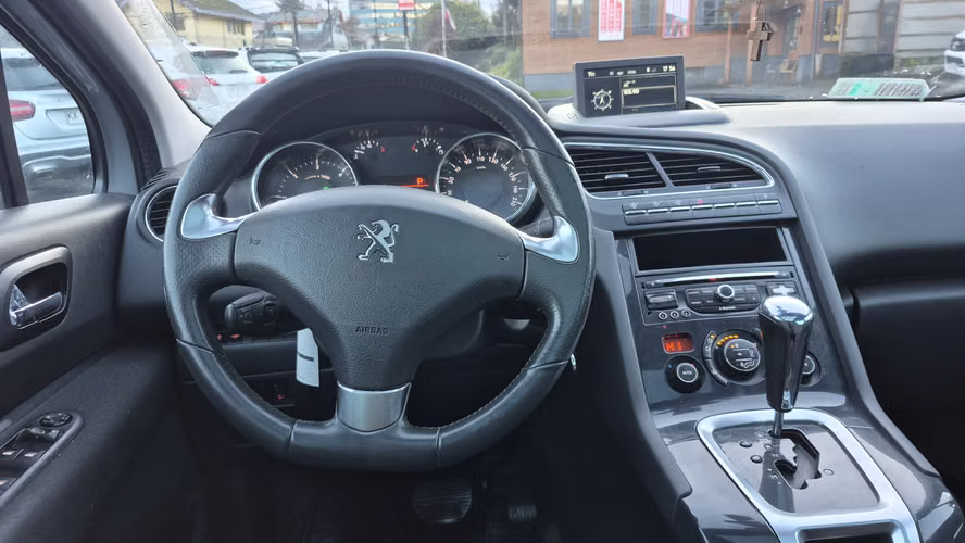 PEUGEOT 5008 2015