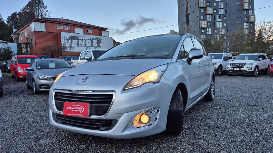 PEUGEOT 5008 2015