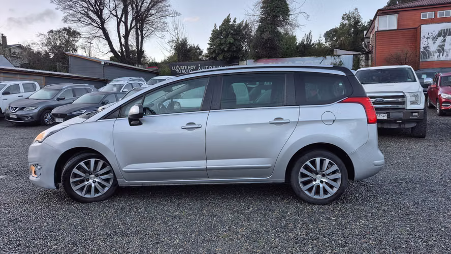 PEUGEOT 5008 2015