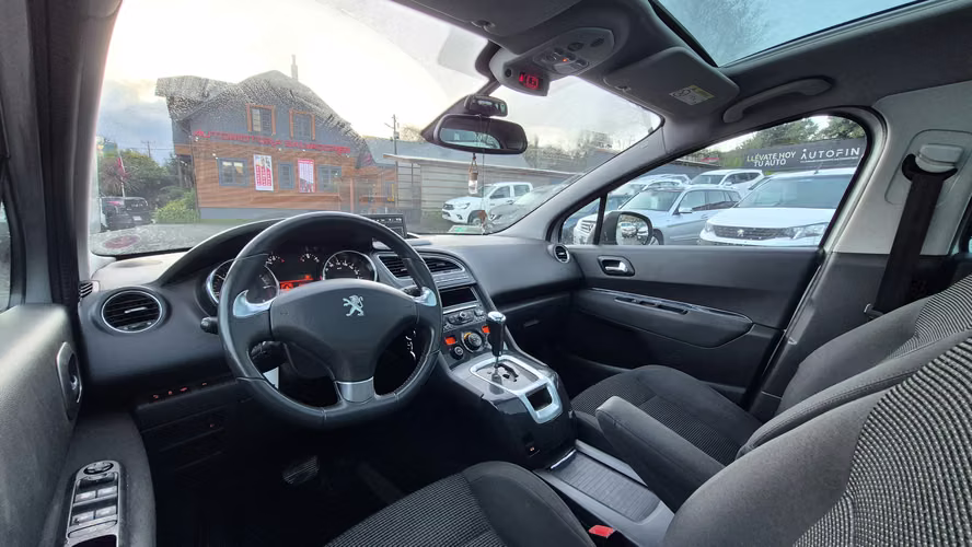 PEUGEOT 5008 2015