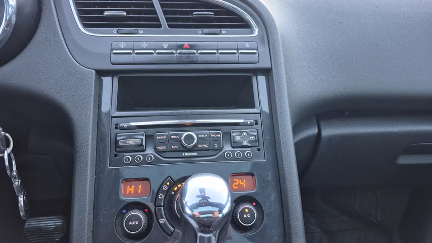 PEUGEOT 5008 2015