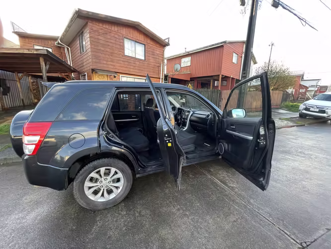 Suzuki Grand Nomade GLX 2.4 4x4 - Imagen 5