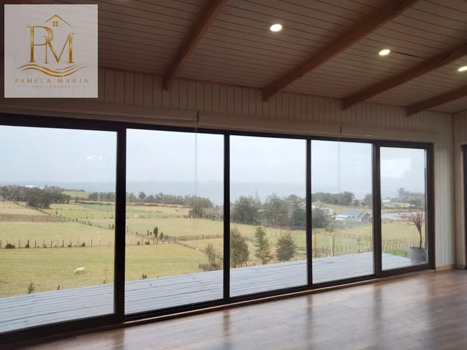 Hermosa Casa en venta con Parcela de 5000 vista al mar Dalcahue