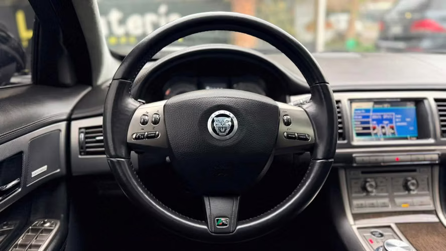 Jaguar XF 5.0 Supercharged (2010)