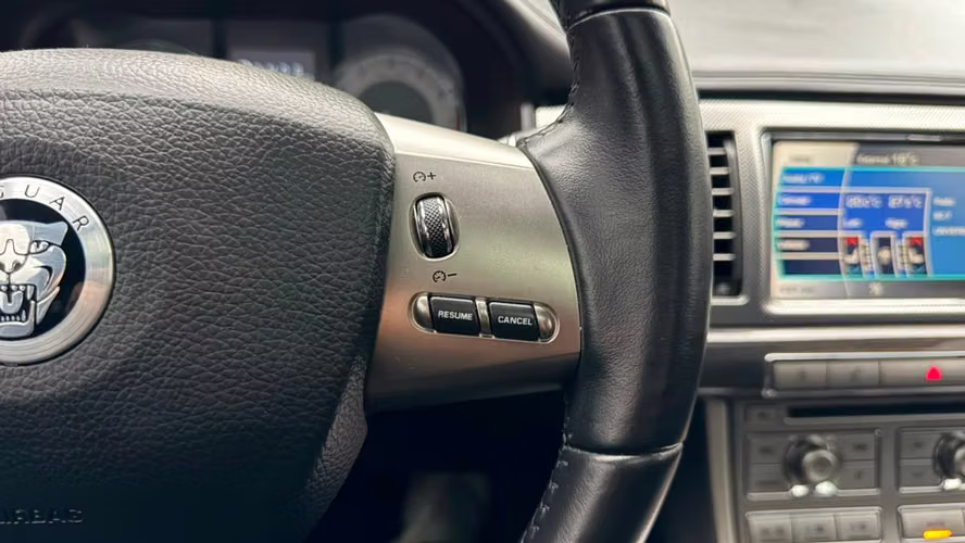 Jaguar XF 5.0 Supercharged (2010)