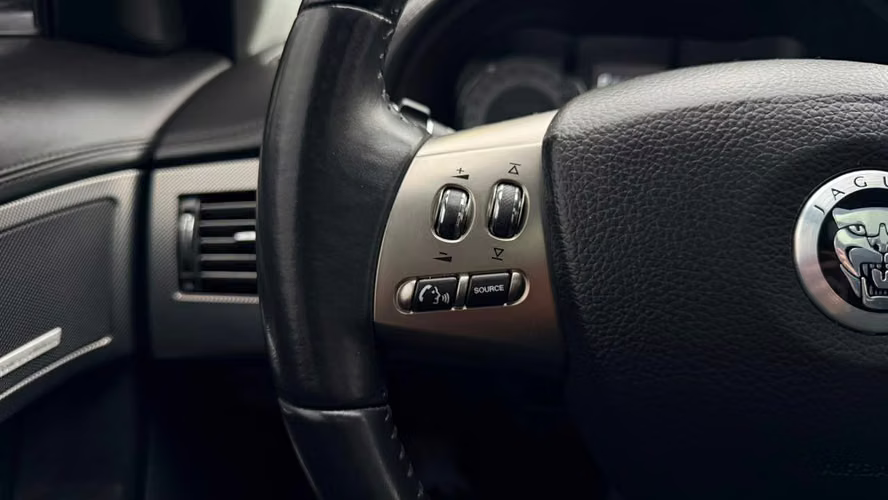 Jaguar XF 5.0 Supercharged (2010)