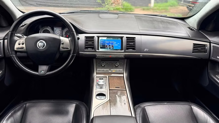 Jaguar XF 5.0 Supercharged (2010)