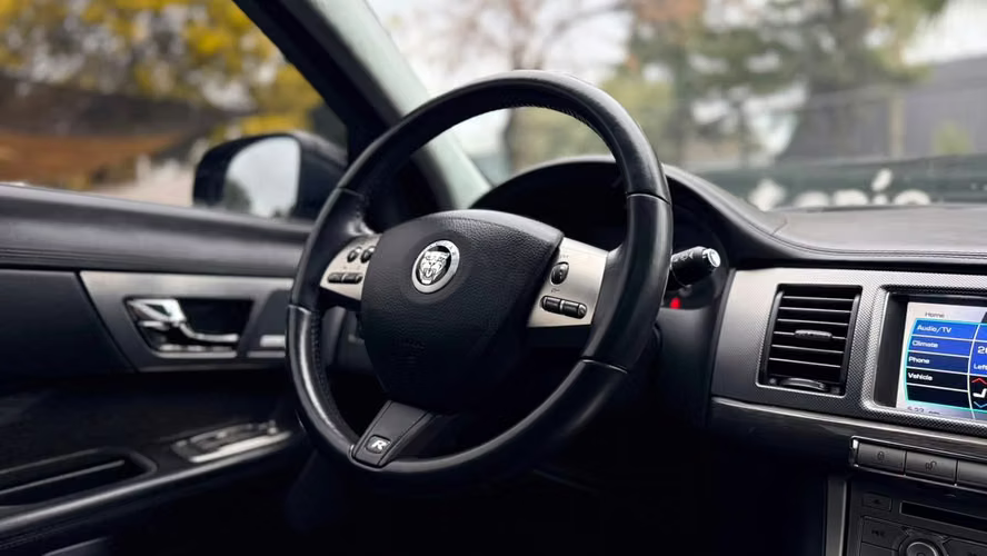 Jaguar XF 5.0 Supercharged (2010)