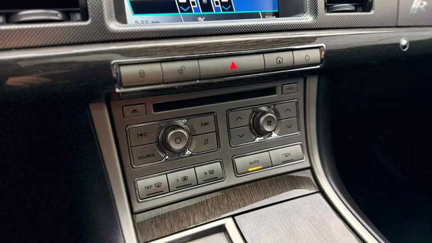 Jaguar XF 5.0 Supercharged (2010)