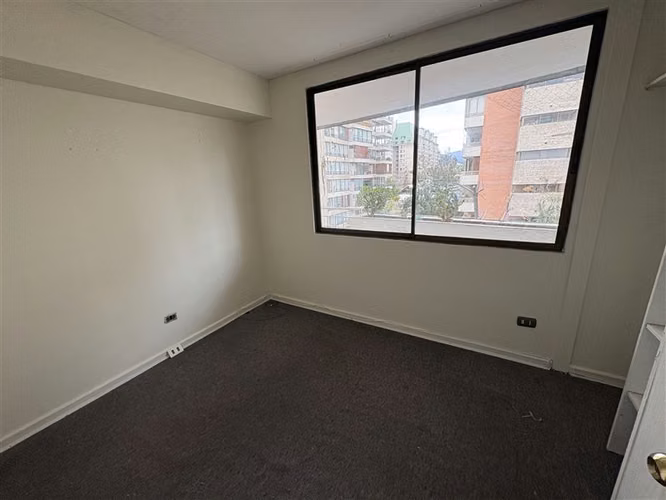 Departamento para REMODELAR en venta de 3 dorm. Las Condes