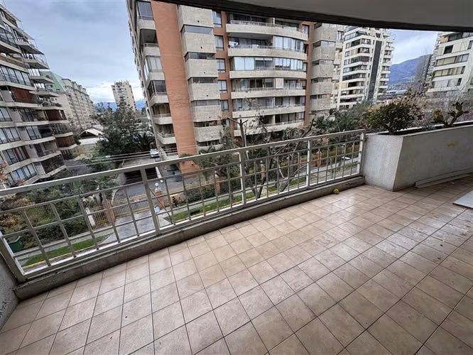Departamento para REMODELAR en venta de 3 dorm. Las Condes