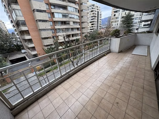 Departamento para REMODELAR en venta de 3 dorm. Las Condes