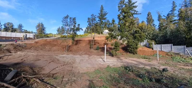 HERMOSO TERRENO EN CONDOMINIO, SECTOR LOS PINOS, MONJAS FRAN - Imagen 4