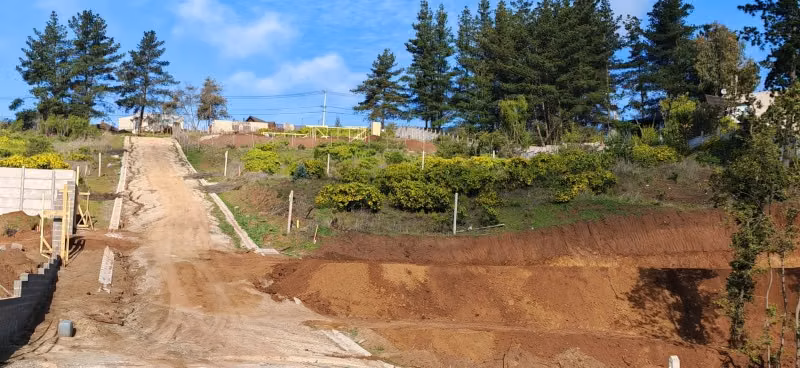 HERMOSO TERRENO EN CONDOMINIO, SECTOR LOS PINOS, MONJAS FRAN - Imagen 5