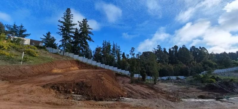 HERMOSO TERRENO EN CONDOMINIO, SECTOR LOS PINOS, MONJAS FRAN - Imagen 7