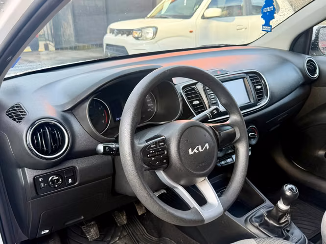 KIA SOLUTO - Imagen 7