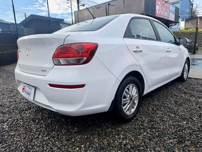 KIA SOLUTO - Imagen 4