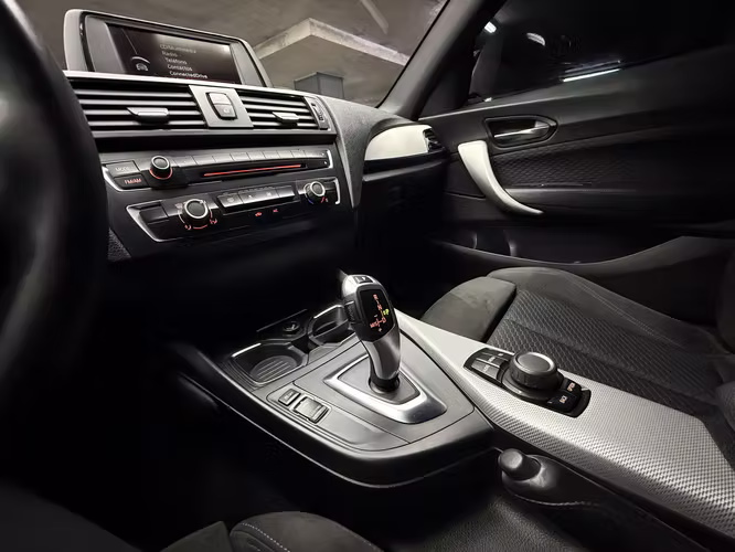 bmw 116i hatchback 1.6 at 2 puertas 2014