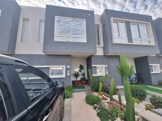 Casa impecable a pasos de Strip center San Ramón (180546) - Imagen 2