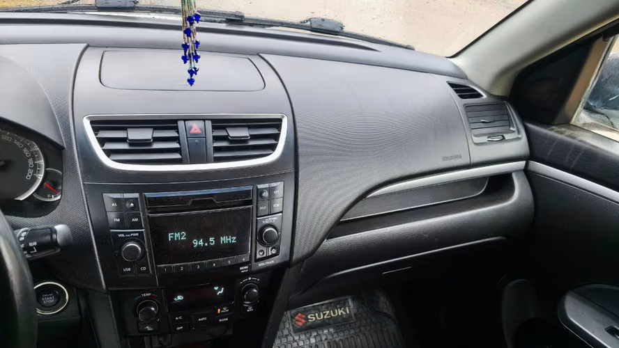 Suzuki Swift 2015 – T.Automática - Motor 1.2 (97.600 km)