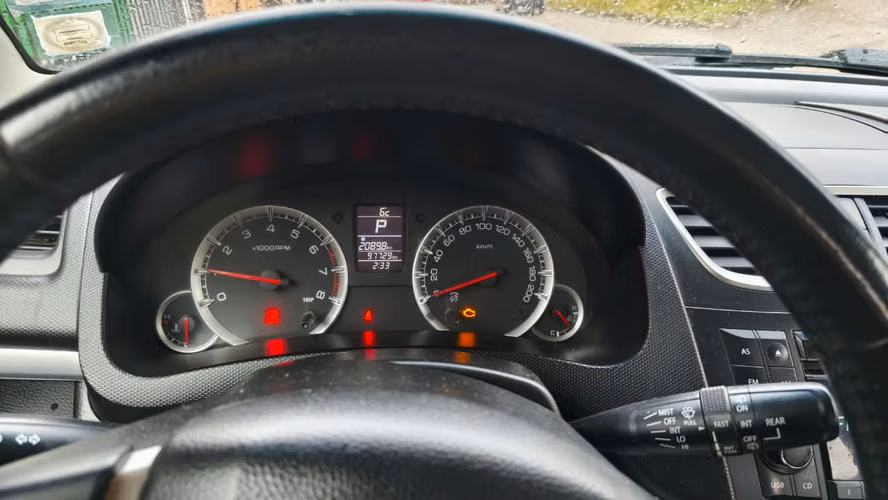 Suzuki Swift 2015 – T.Automática - Motor 1.2 (97.600 km)