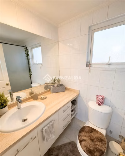 Casa en arriendo de 4 dorm. 4 baños en Maipú