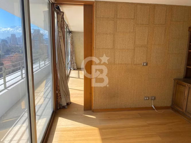 Amplio Depto. en Las Condes con Vista al club de Golf CBG