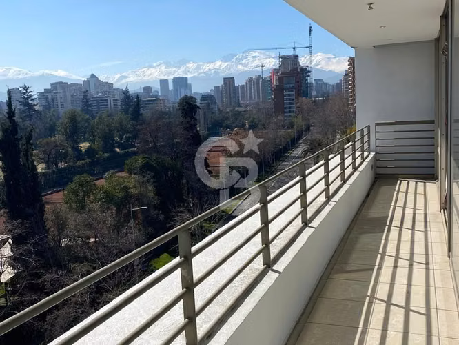 Amplio Depto. en Las Condes con Vista al club de Golf CBG