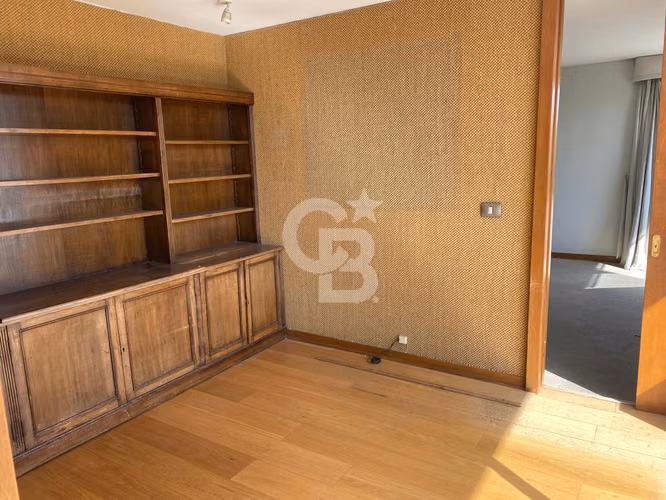 Amplio Depto. en Las Condes con Vista al club de Golf CBG
