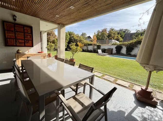 Casa en venta de 4 dorm. en Las Condes