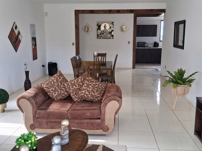 Exclusiva Casa en Los Laureles