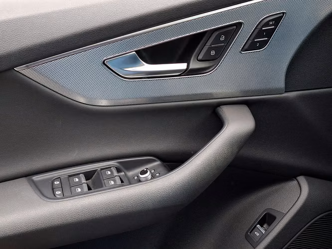 AUDI Q7 2023