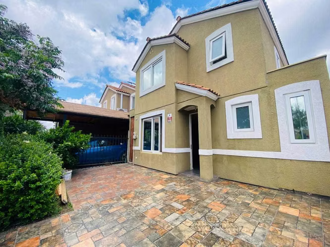 BARRIO LOS CIRUELOS 4D 2B  (110111)