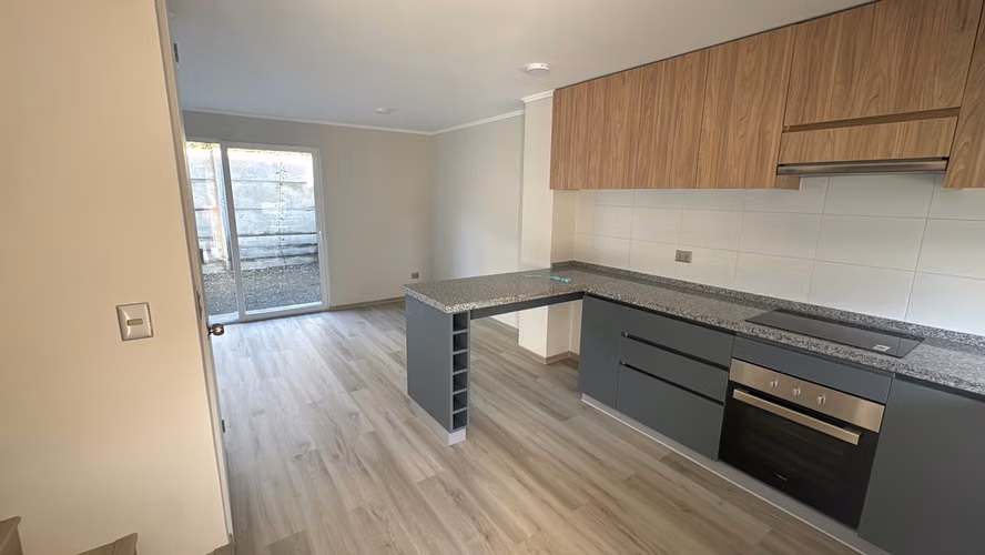 Se arrienda hermosa casa nueva en condominio sector Valle Volcanes