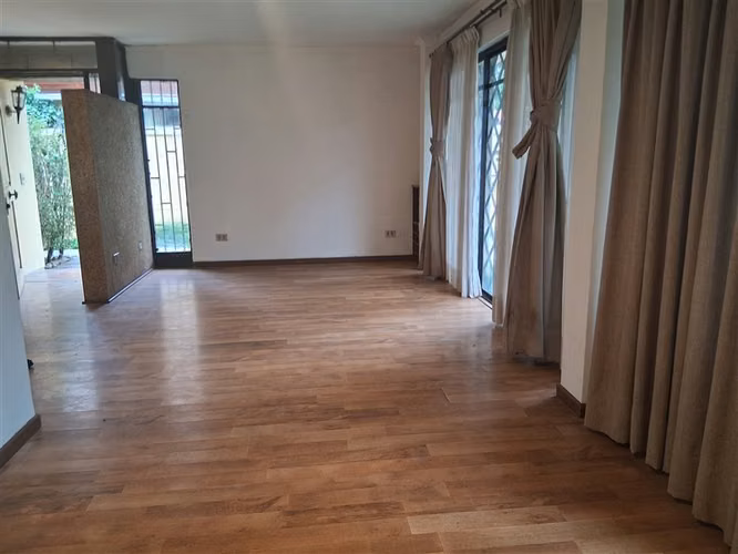 Casa en arriendo de 3 dorm. en Las Condes