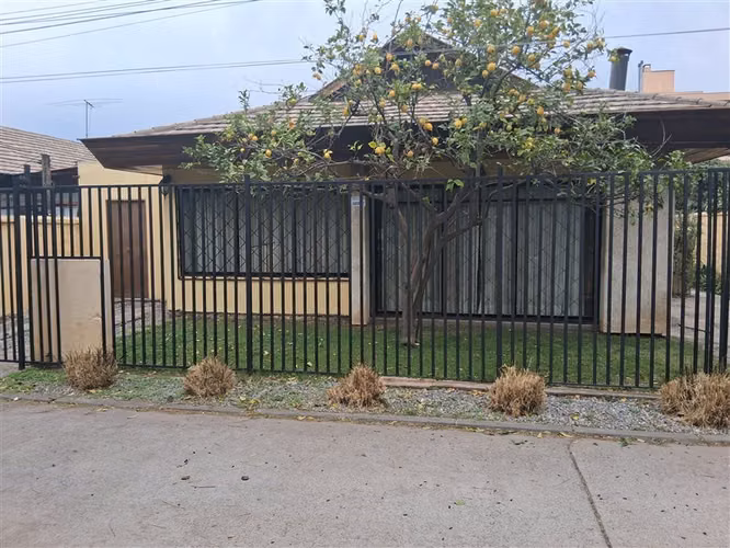 Casa en arriendo de 3 dorm. en Las Condes
