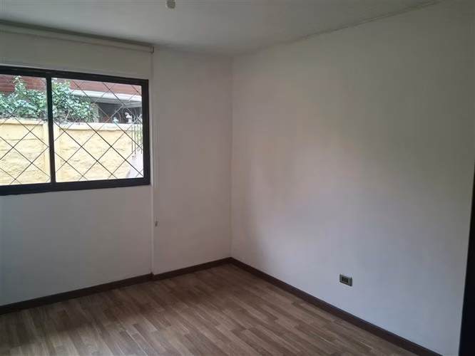 Casa en arriendo de 3 dorm. en Las Condes