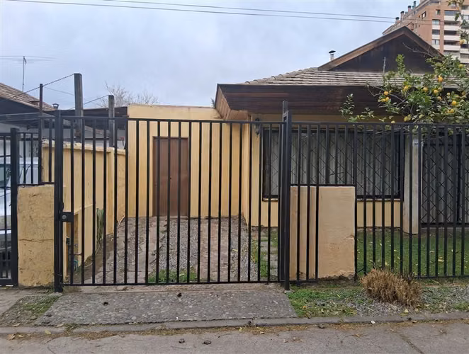 Casa en arriendo de 3 dorm. en Las Condes