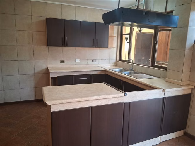 Casa en arriendo de 3 dorm. en Las Condes
