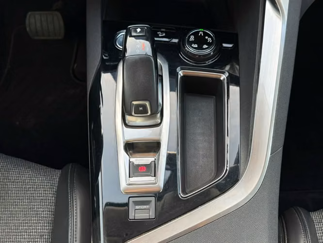 Peugeot 5008 1.6 ALLURE E-HDI DIESEL 4X2 AT 5P 2018 - Imagen 16
