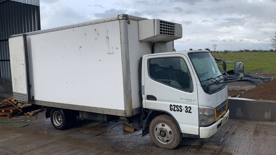Camión Mitsubishi Fuso con equipo de frio